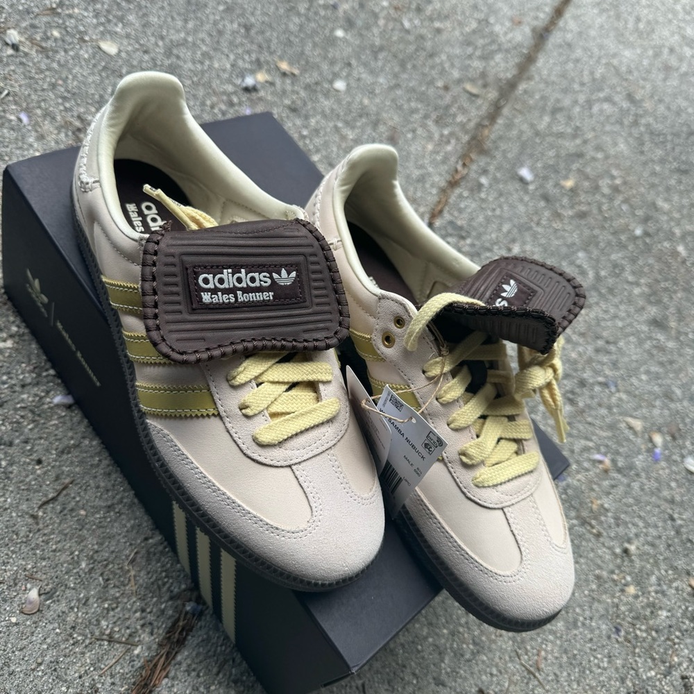 Adidas samba Nubuck brand new with box brown yellow size 7